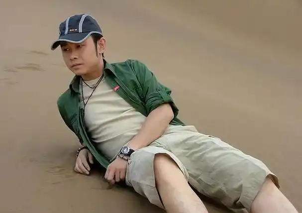 刀郎凭借新专辑《山歌寥哉》成功摘得第37届华鼎奖亚洲最佳歌手奖,这