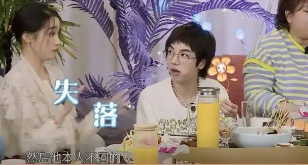 关晓彤抱怨华晨宇不回消息,给贾玲送祝福不理,得到的回应好敷衍_王牌