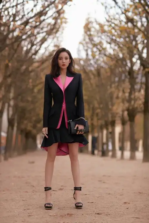 古力娜扎西装飒爽酷美写真图片