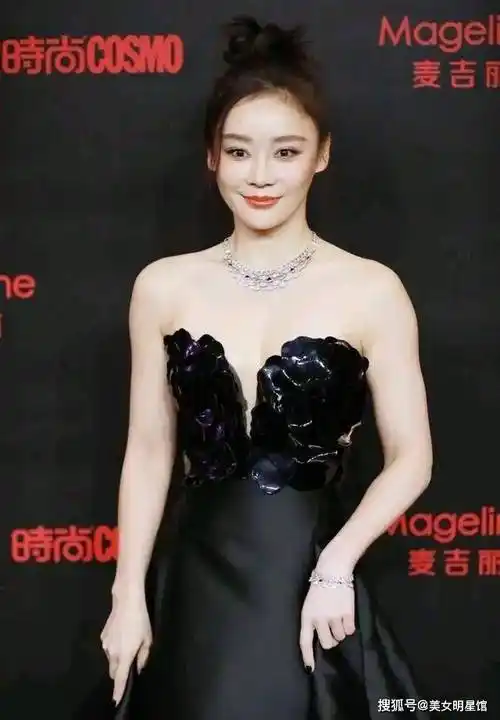 这身材绝了!36岁袁姗姗,火辣性感魅力让人心动!_气质_角色_演技