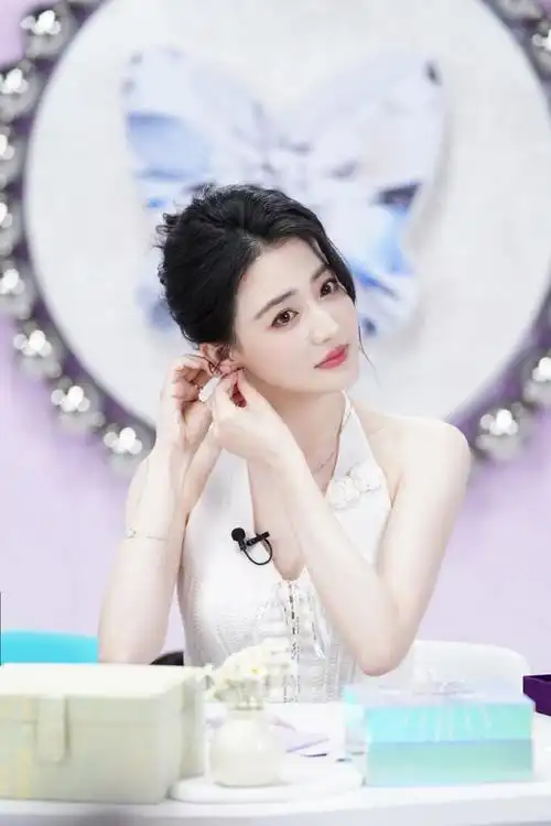 徐璐超话@徐璐lulu现场图掉落789603  和#abyb品牌挚友徐璐#一