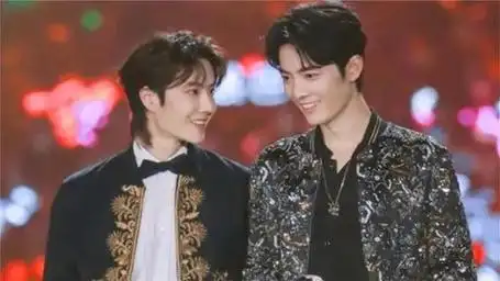 肖战遇到王一博就不会了,谈恋爱都不等于失业了,好甜