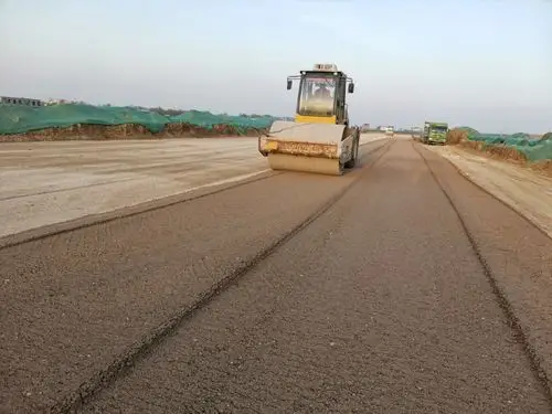 水泥稳定碎石碾压