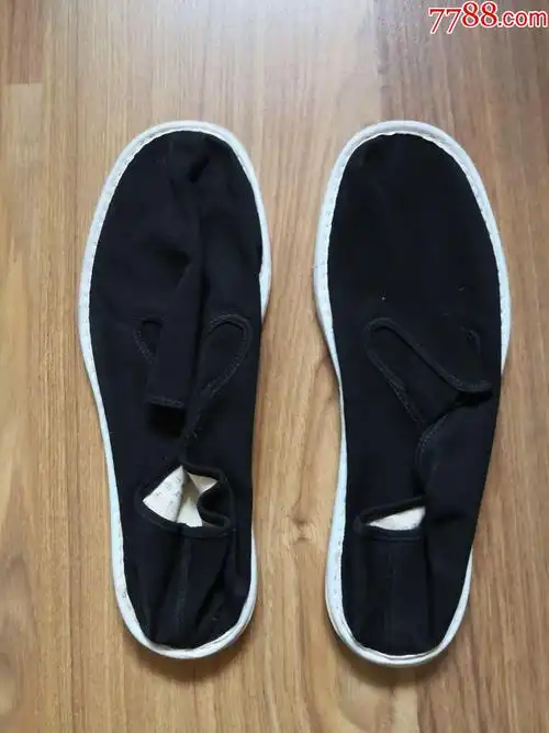 怀旧全新塑料底布鞋