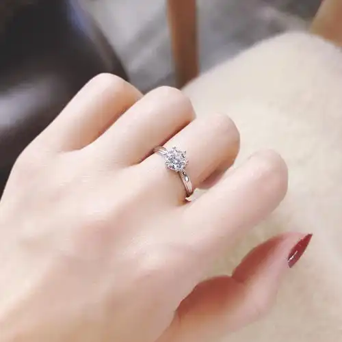 日韩时尚奢华仿真钻一克拉钻戒指简约钻石求婚订婚戒指食指指环女