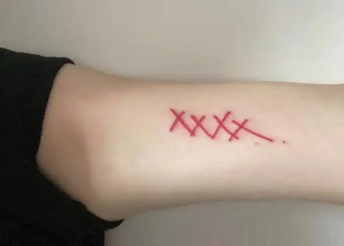 易烊千玺同款纹身