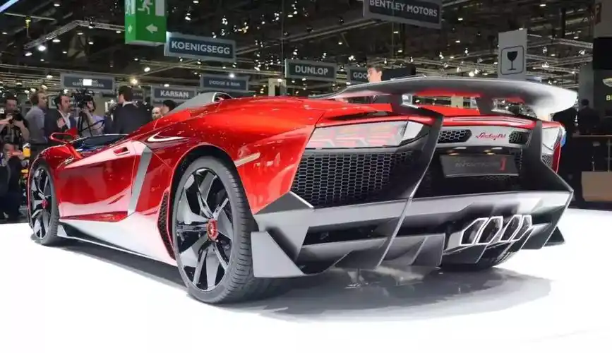 啥1000多万的超跑没风挡没车顶没车窗