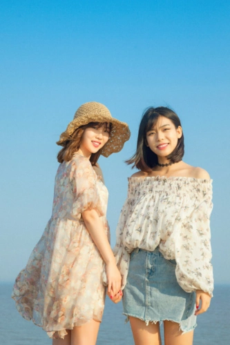 闺蜜拍照,8个拍照姿势试着摆,拍出最甜最美的闺蜜照