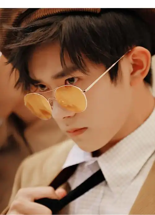 易烊千玺眼镜同款眼镜框网红墨镜2019新款潮男女ins街拍大脸显瘦