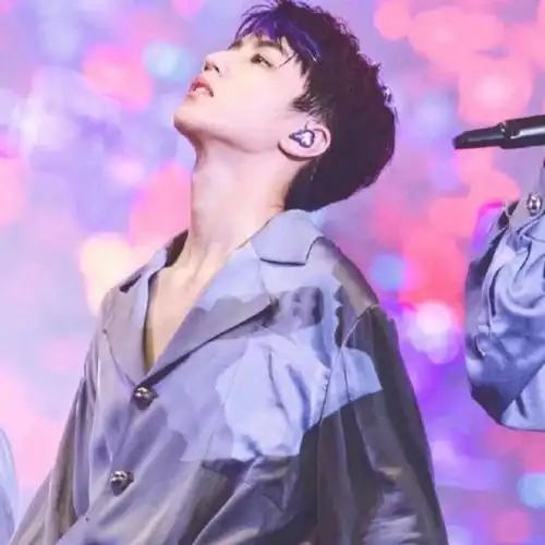 有种喉结秀叫王俊凯别人的喉结能撩人而他的却能让人中毒