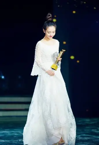 吴倩低胸装露背礼服性感活动照图片