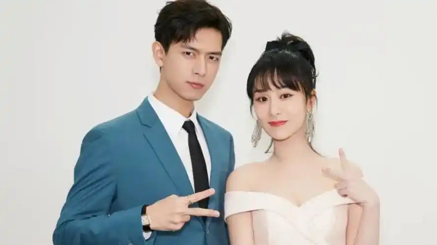 "童颜夫妇"最强售后!李现连续6年为杨紫庆生,网友直呼好有爱