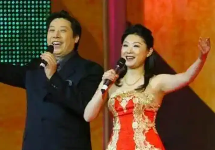 张译妻子钱琳琳:二婚带娃嫁给他,丁克16年,如今50岁被宠成公主_郑弘