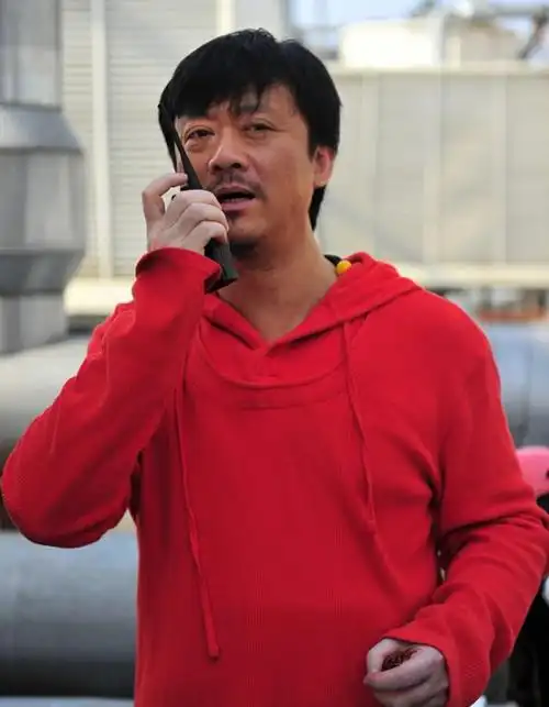 回顾演员庞学勤照顾精神病妻多年妻子离世后儿子撮合他再婚