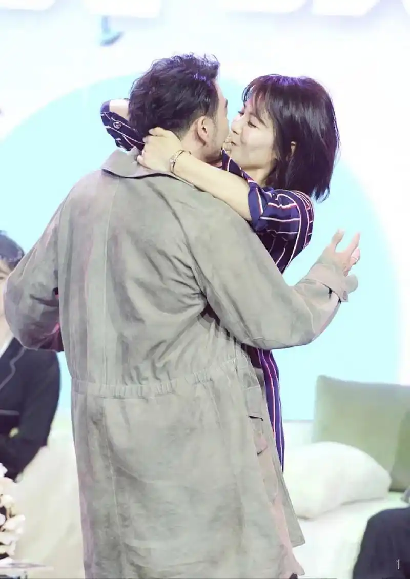 刘涛和杨烁在剧中饰演一对情侣.