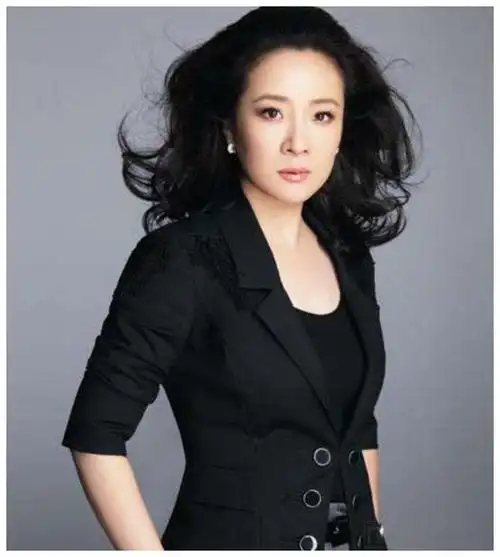 陈小艺在婚姻中多次出轨,面对确凿的证据,她得到了丈夫的支持