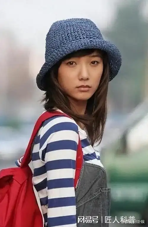 在拍戏的时候,王珞丹认识了徐睿,他是一名主持人,两个人也算是一见