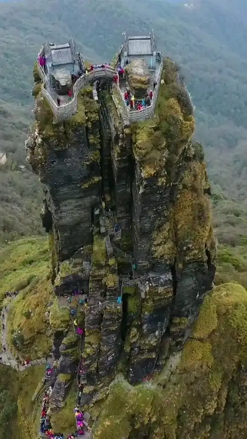 贵州最险的山峰,登山栈道几度垂直,手脚并用方可登顶,你敢来挑战吗?