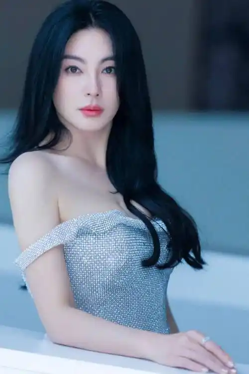 张雨绮的身材真丰腴!