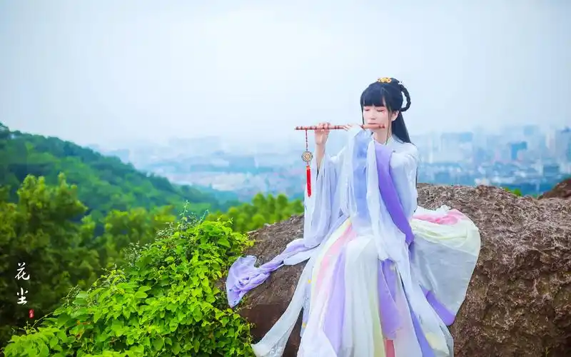 撑伞美女唯美古风电脑桌面壁纸