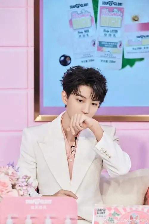 #王俊凯解fun手气 ##丝芙格芮全球品牌代言人王俊凯##王俊凯直播#