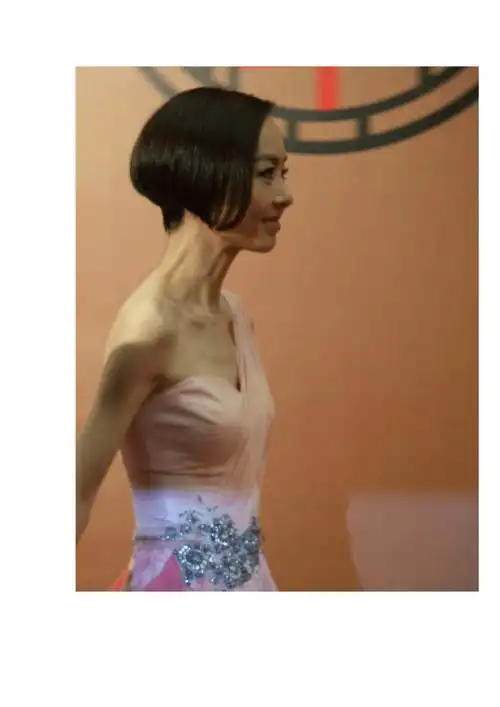 鲁豫瘦得只有70斤 网友:简直就是行走骨头架子!docx