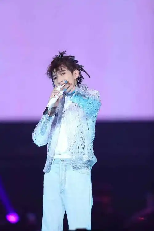 王源:时尚宠儿发色解密现场,源哥那些年的发色(下)_音乐_演唱会_生活