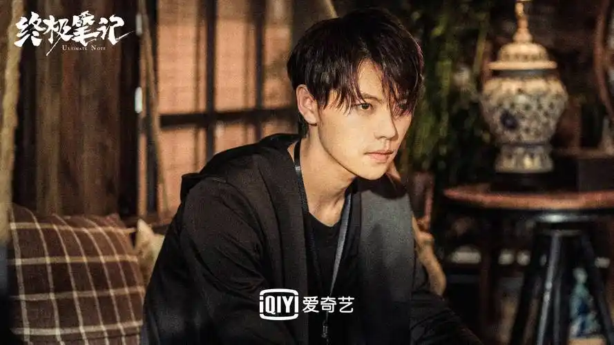 原创终极笔记里小哥竟然换了10套衣服网友不是只穿连帽衫