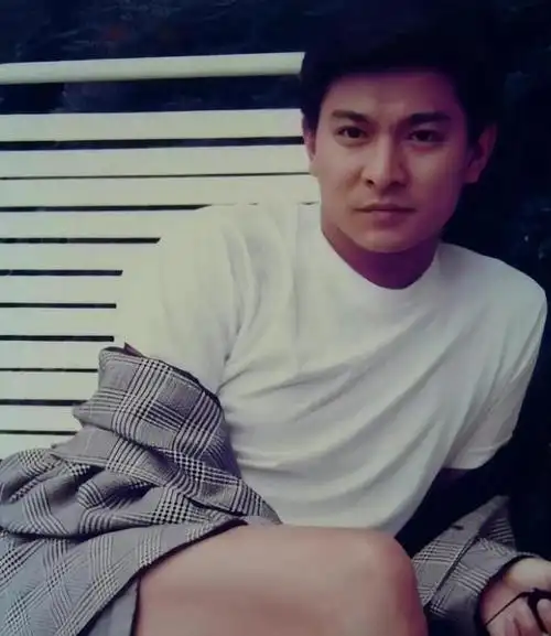 刘德华新戏形象大颠覆满头白发啤酒肚引热议