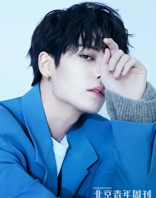 > 林彦俊纯白套装清秀写真图片(5/12)