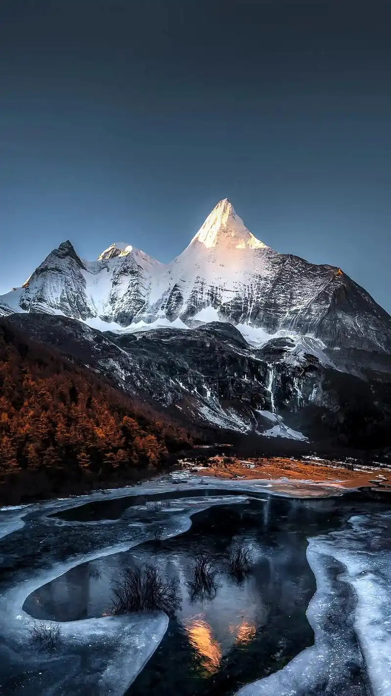 中国最美的十座雪山,你爬过哪座.央迈勇 — 藏语意为"文殊菩 - 抖音