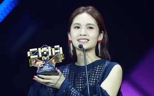 饭拍杨丞琳《青春住了谁》第22届华语榜中榜现场live_哔哩哔哩 (゜-゜