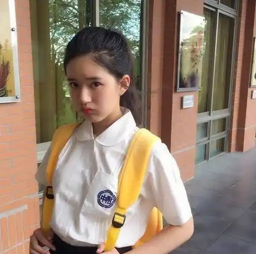 原创赵露思童年照曝光引热议五官没变化从小美到大笑容太甜了