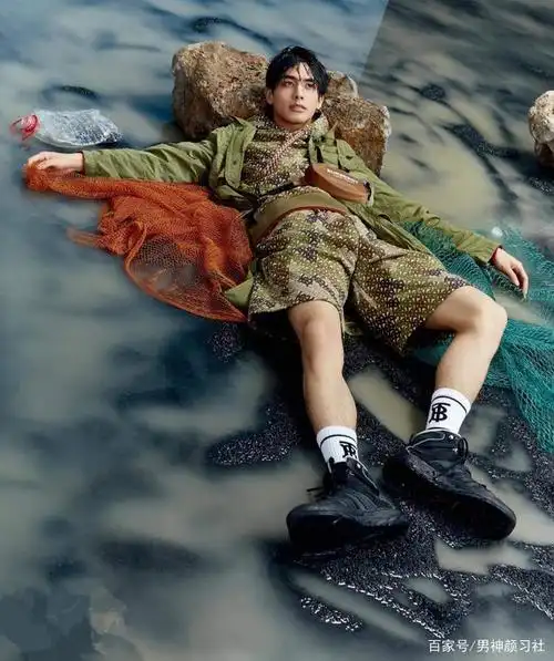 腿长又高颜的宋威龙,配上这些穿搭,撩人于无形啊