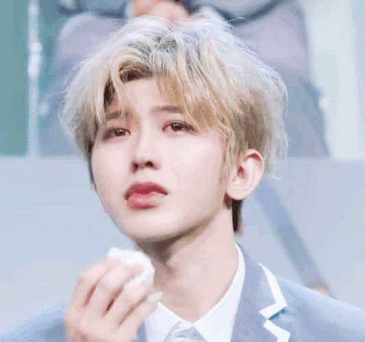 1 #偶像练习生  善良的让人心疼的男孩,放心坤,有我们保护你@蔡徐坤