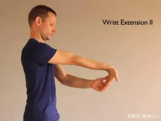 在办公桌前就能做!5招三头肌拉伸缓解手臂酸痛