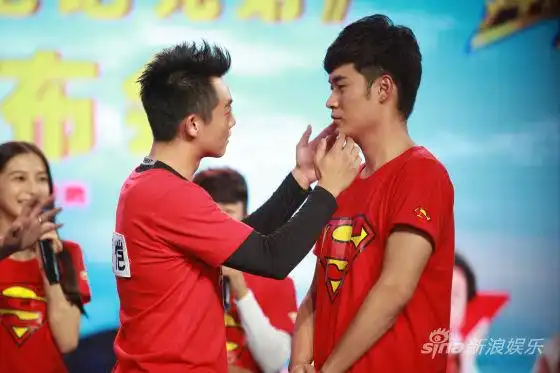 奔跑吧兄弟郑恺索吻陈赫同窗大展基情