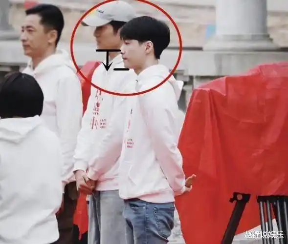 张艺兴新剧照被扒,将他费尽心思隐藏的事情揭开_身高_网友_cm