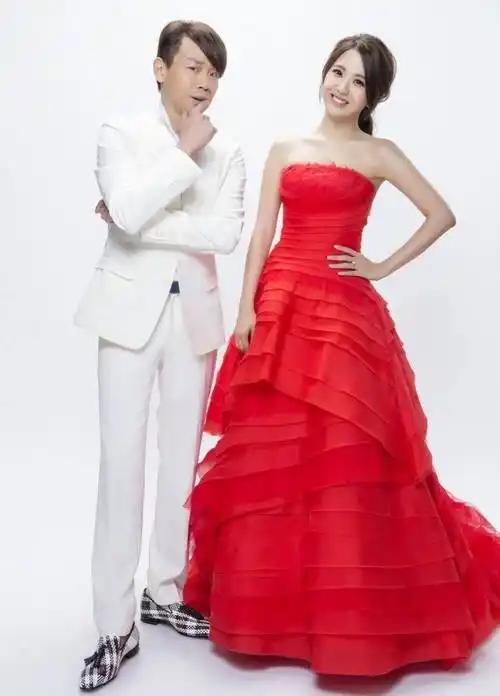 染满头银发超减龄,儿子bonbon近照曝光_江映蓉_网友_照片