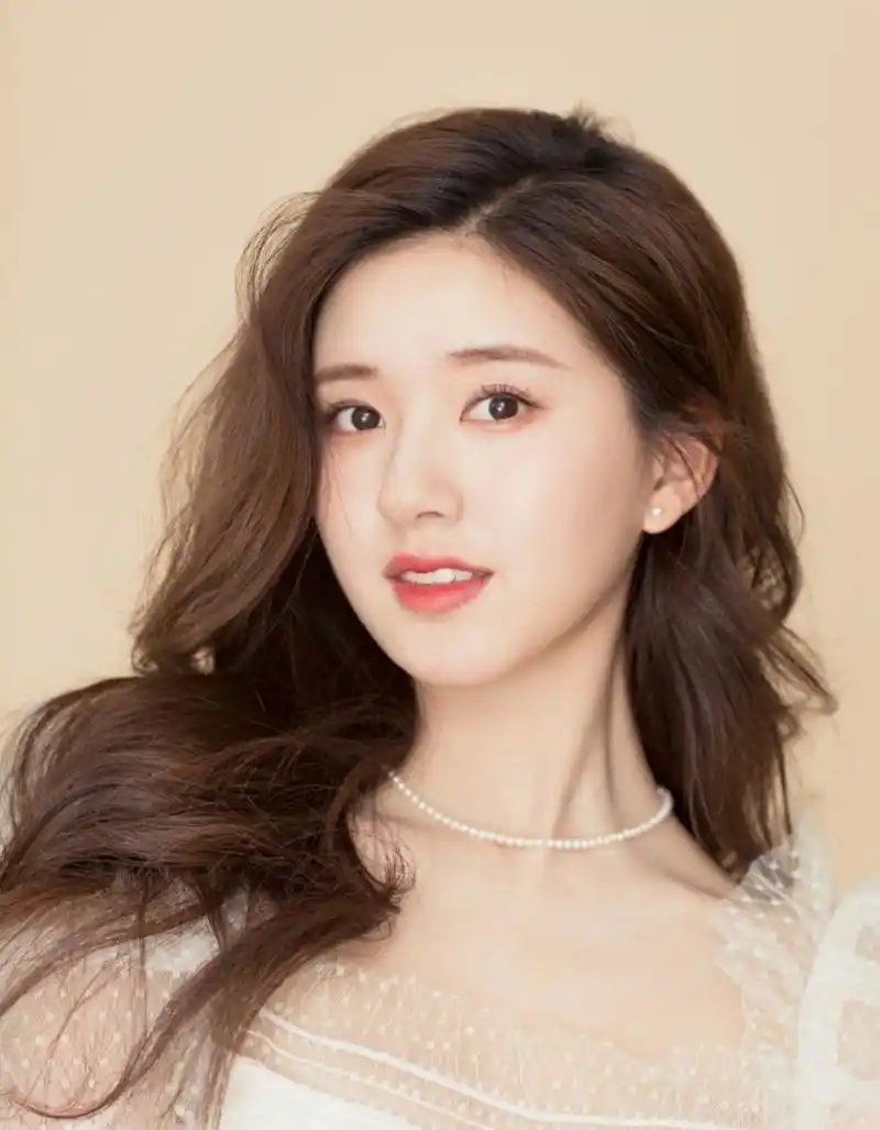 人气小花旦赵露思写真合集:清纯靓丽,姣美可人!