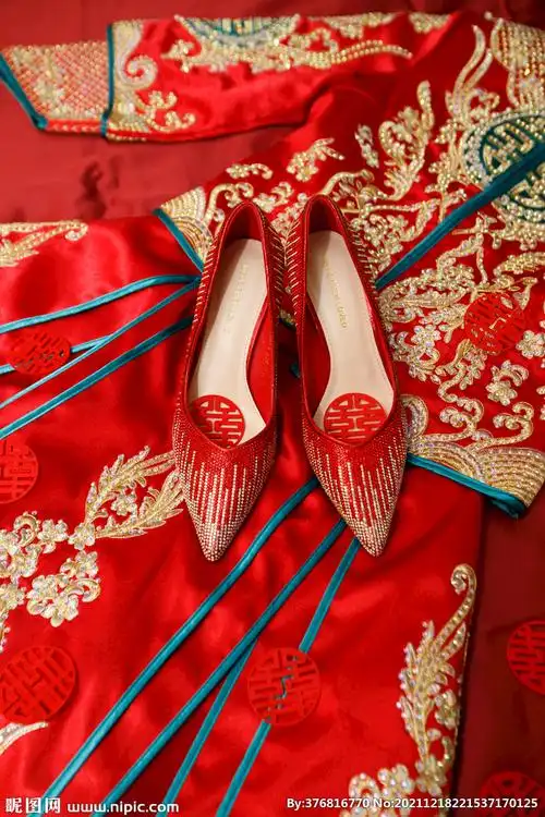 婚礼婚鞋秀禾服图片