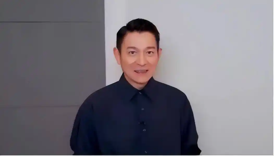 61岁刘德华近照大变样!