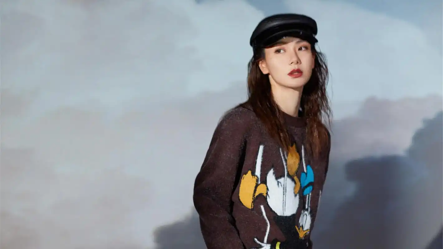 戚薇广告代言甜美可爱图片桌面壁纸