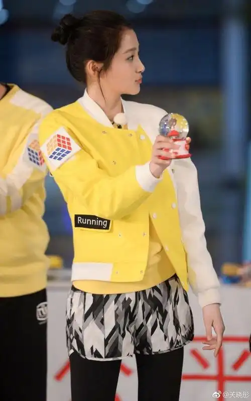 二:国民闺女——关晓彤迪丽热巴顶替angelababy加入《奔跑吧》大家庭