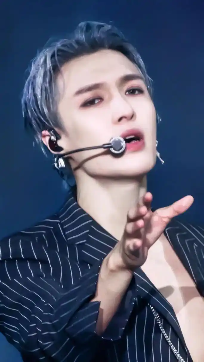 张艺兴 #boss #舞台  - 抖音