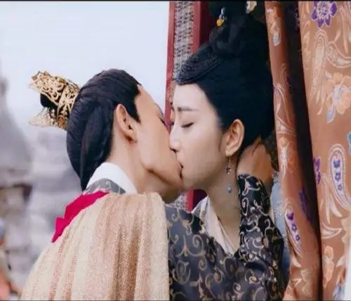 景甜任嘉伦吻戏