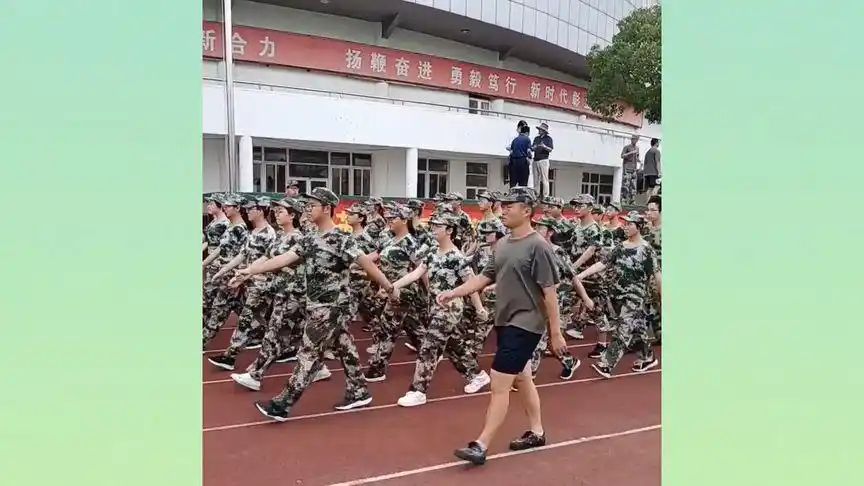 西亭高级中学2022级军训第五天