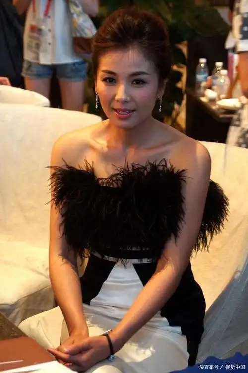 娱乐圈黑暗面再现?刘涛作品下架引发关注