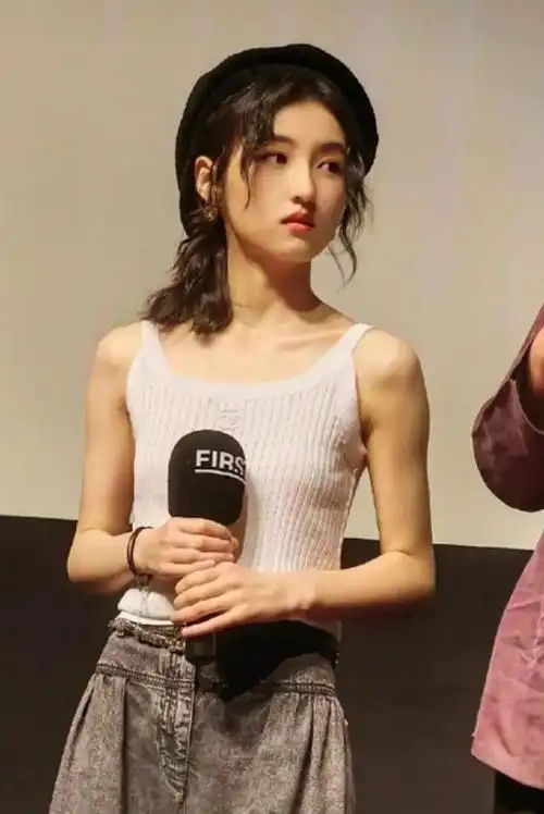 张子枫出席活动身材变化令人惊叹!张子枫变美,不仅仅是因为瘦了