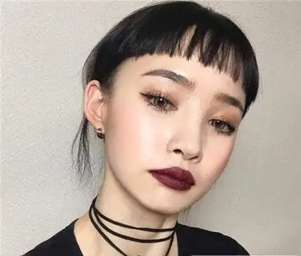 最流行的发型"眉上刘海"短发发型设计搭配!